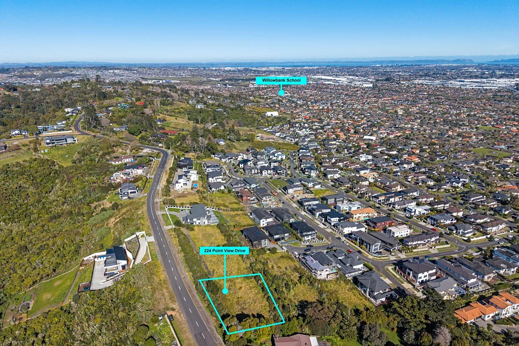 East Tamaki Heights  Premier 1,990m² Section with Spectacular Views