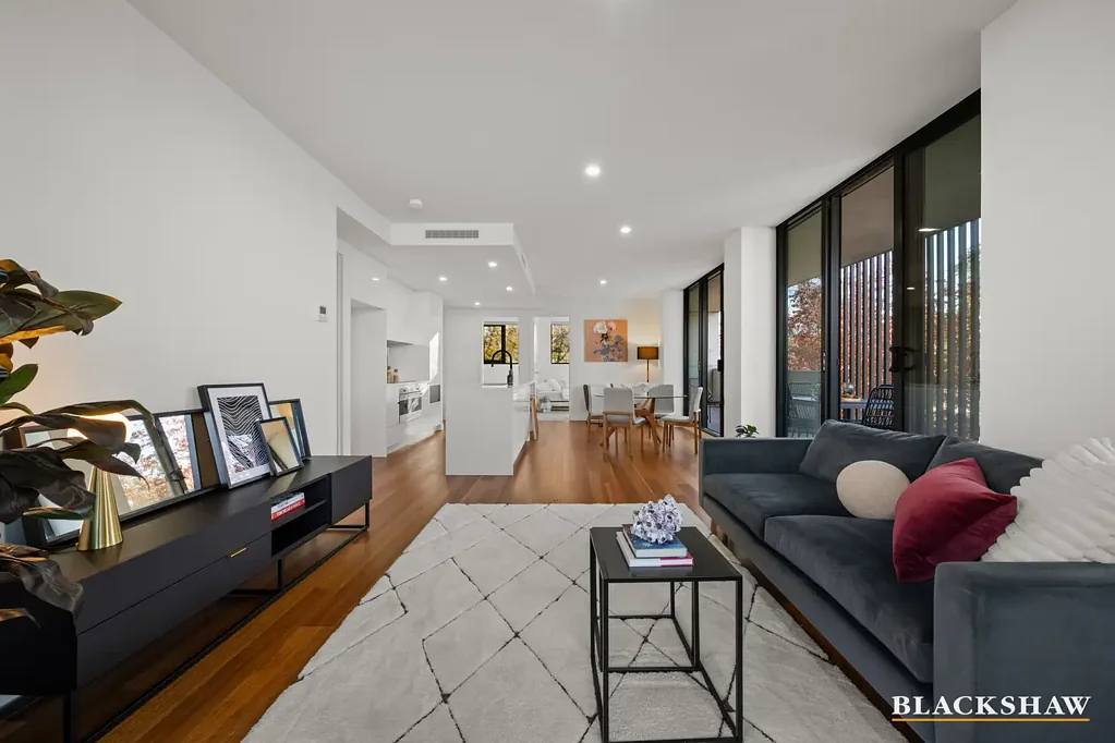 Braddon 3房  Prestigious Braddon Apartment Offering Spacious Living & Four Car Spaces