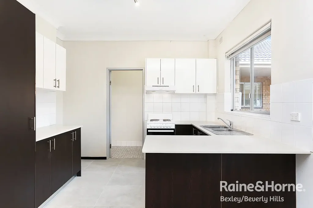 DEPOSIT TAKEN - SECURITY COMPLEX - IDEAL LOCATION
