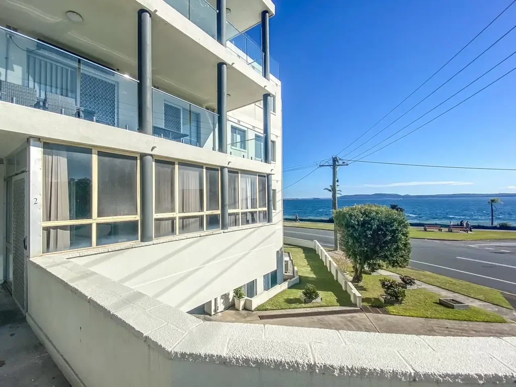 Three Bedroom Apartment Opposite the Beach
