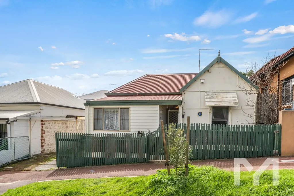 East Fremantle 2房  You're Invited to... A Rare Opportunity