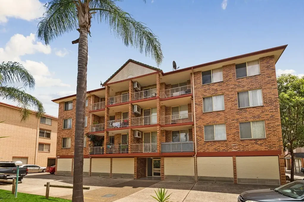 Spacious Three Bedroom Unit in a Convenient Location