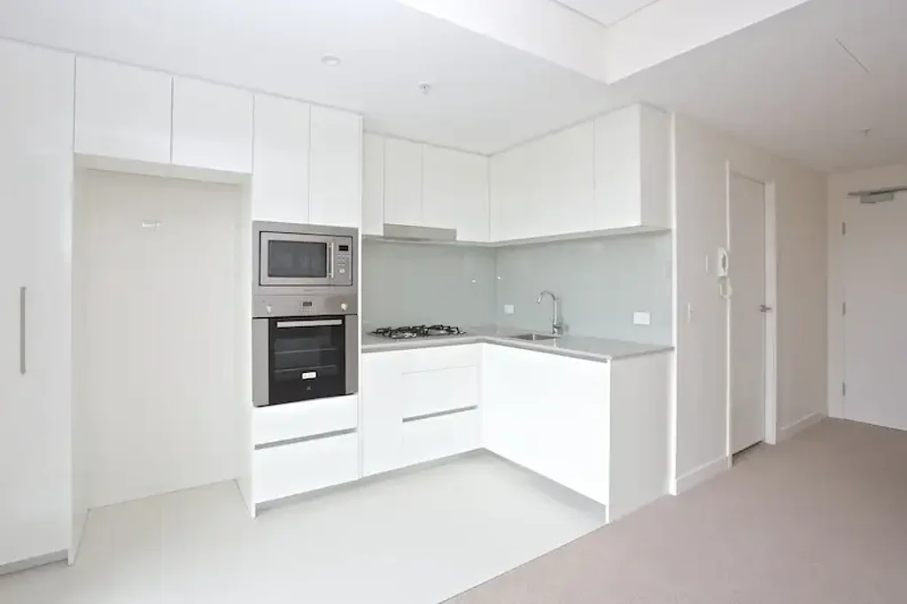 1 BEDROOM, 1 BATHROOM