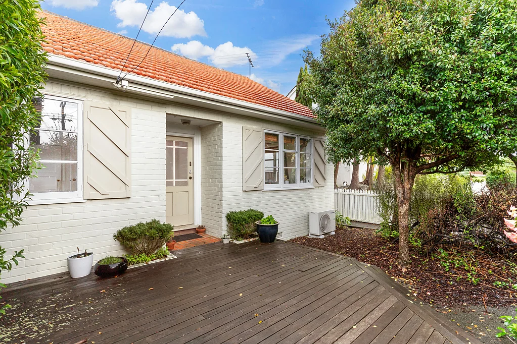 Charming Home - Unbeatable Location