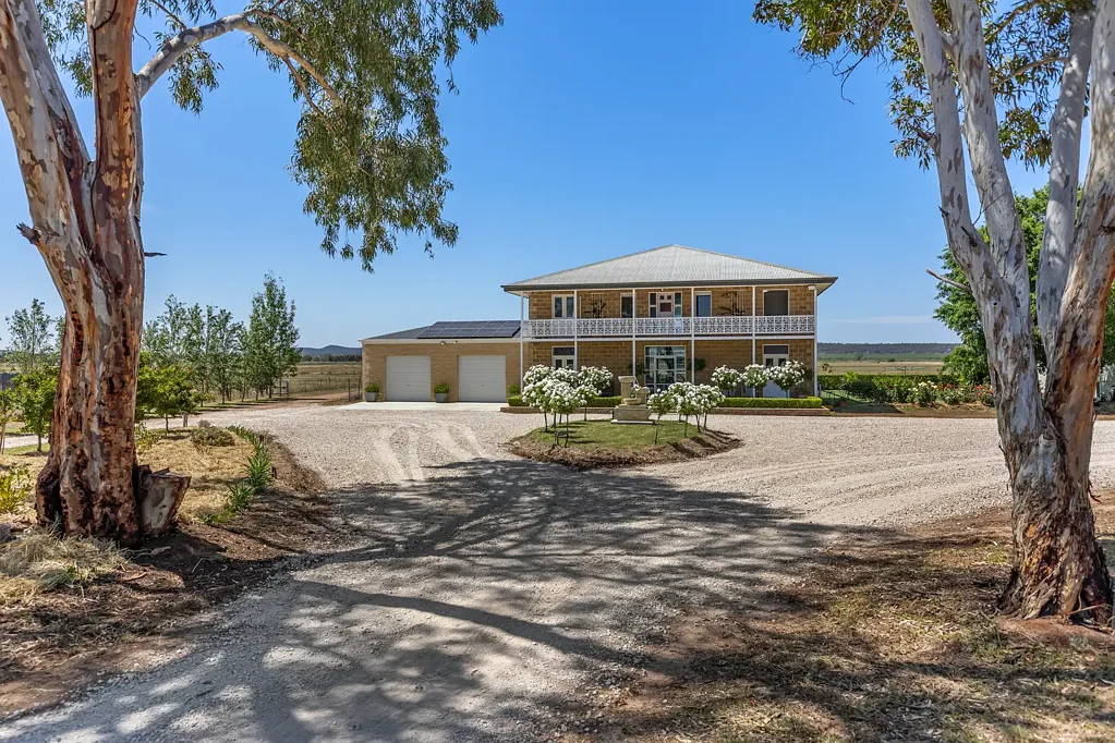 Leeton Family Home on 29.81 Hectares - Relaxed Rural Lifestyle Close to Town