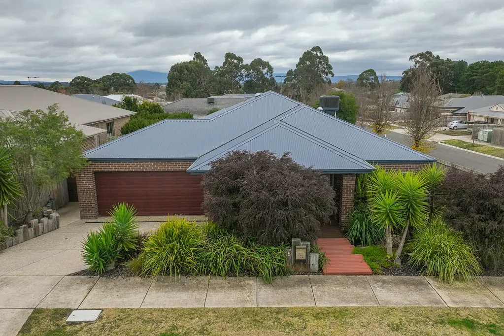 15 Charters Avenue, Gisborne, VIC 3437