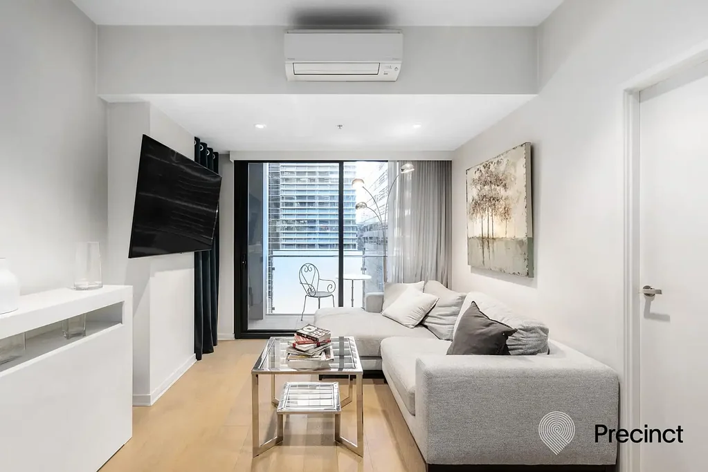 Furnished 3 bedroom apartment with parking