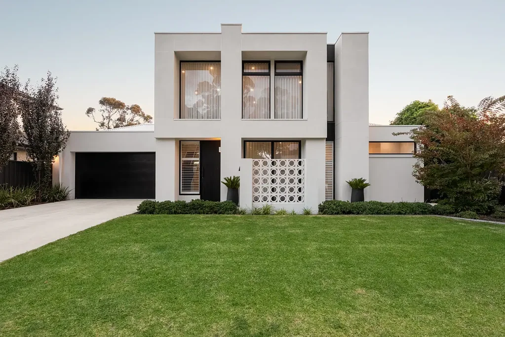 Vale Park 3 Bedroom A Structured Architectural Statement Meets Linear Park's Leafy Calm.