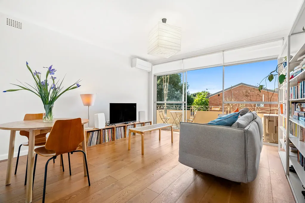Spacious and Light-Filled North-East Apartment in a Peaceful Location