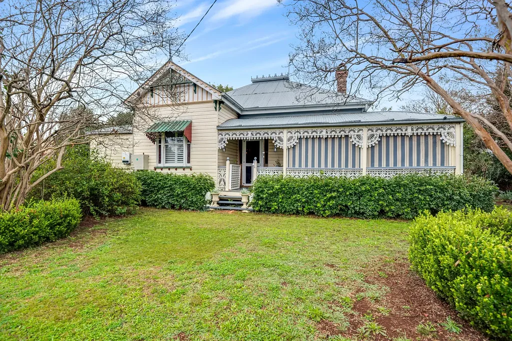 Clifton 4部屋 STUNNING QUEENSLANDER HOME WITH TIMELESS CHARM