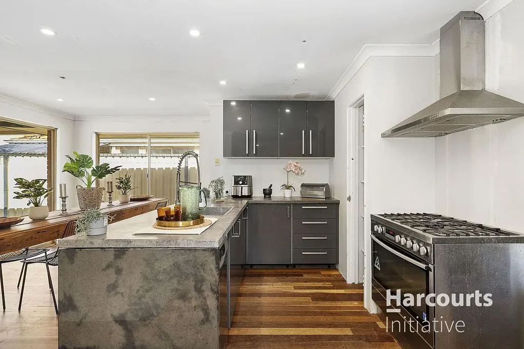 Ballajura 4 Slaapkamer Character, Potential & Room to Make It Your Own