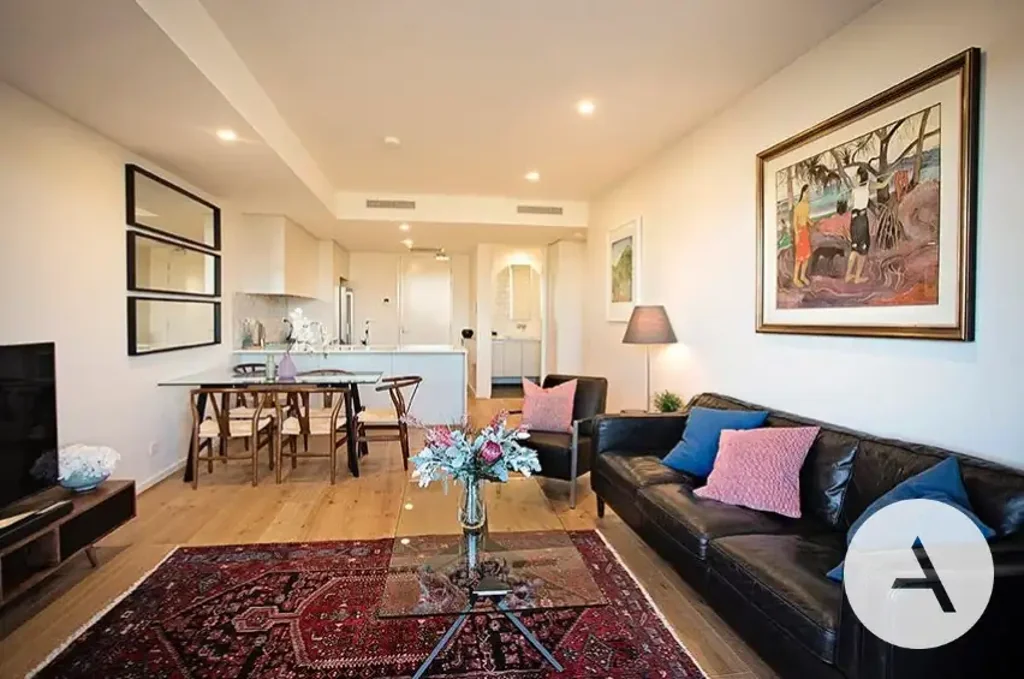 Greenwich, A Provan Winner! Fully furnished