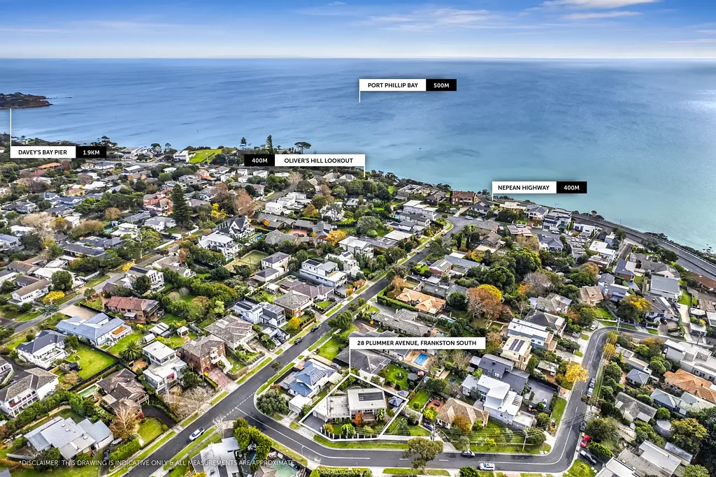 Frankston South 4房 Frankston High区四居 625sqm全围栏地 盐氯泳池 娱乐厨房 多功能影音室 海湾景色 Effortless Bayside Living in the Prestigious Oliver’s Hill Locale