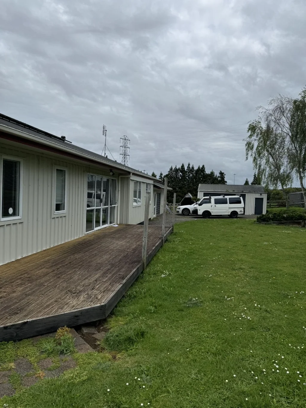 🏡 Pokeno Farmhouse for Rent  Spacious 7-Bedroom Lifestyle Property
