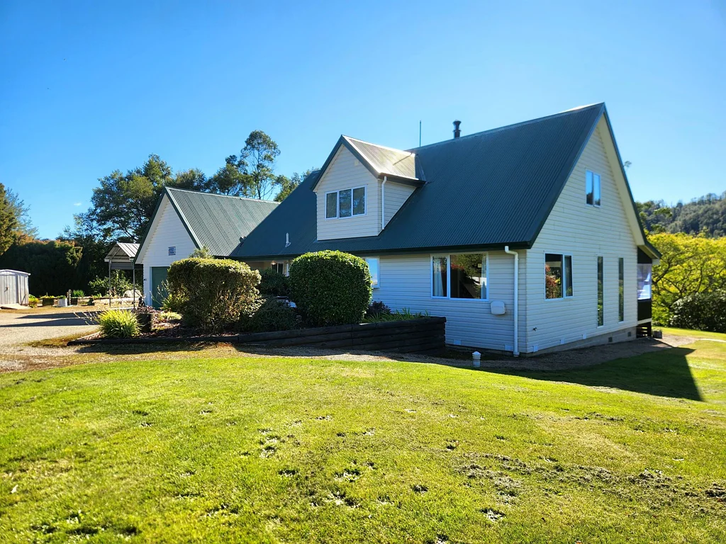 Ngahere 3房  Easy living with immaculate grounds