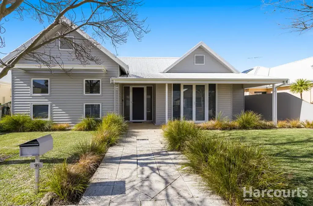 Lovely presented 4-Bedroom Home with Courtyard & Theatre