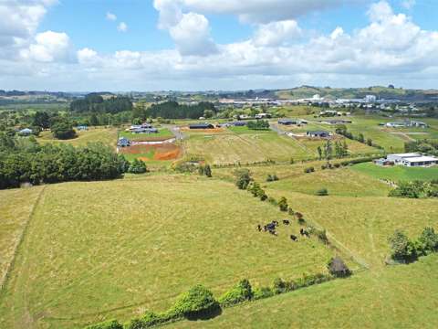 Pokeno 波基诺乡村住宅用地 分割潜力大 乡村宁静与便利性完美平衡 难得天堂一角 完美选择 Approx 3Hectares - develop it or live in it