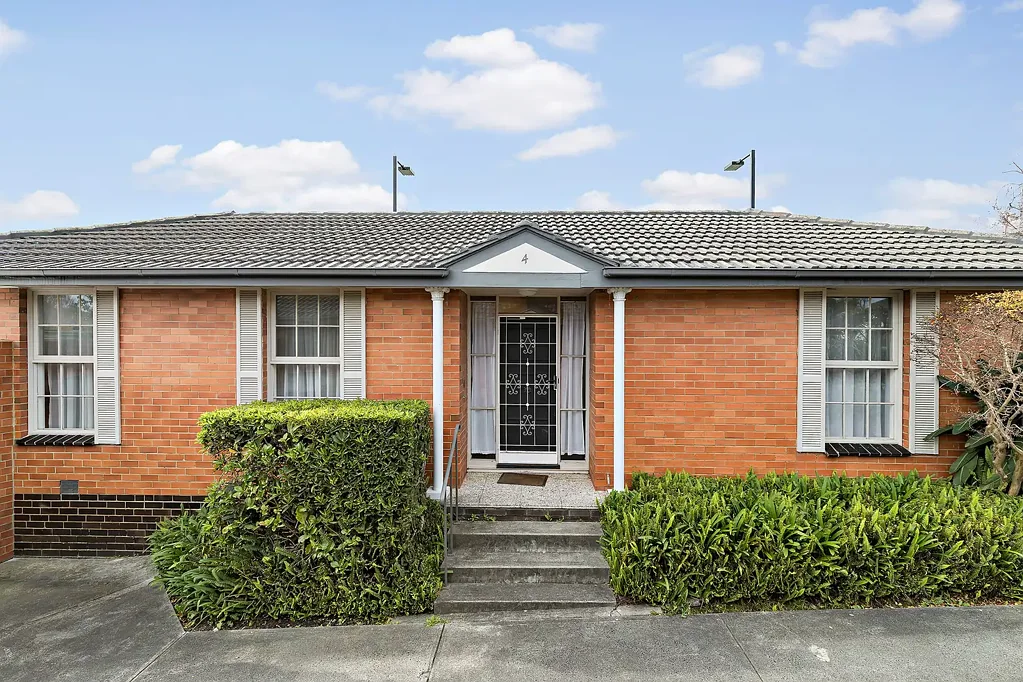 Cozy 2-Bedroom + Study with Private Courtyard in Prime Glen Iris Pocket