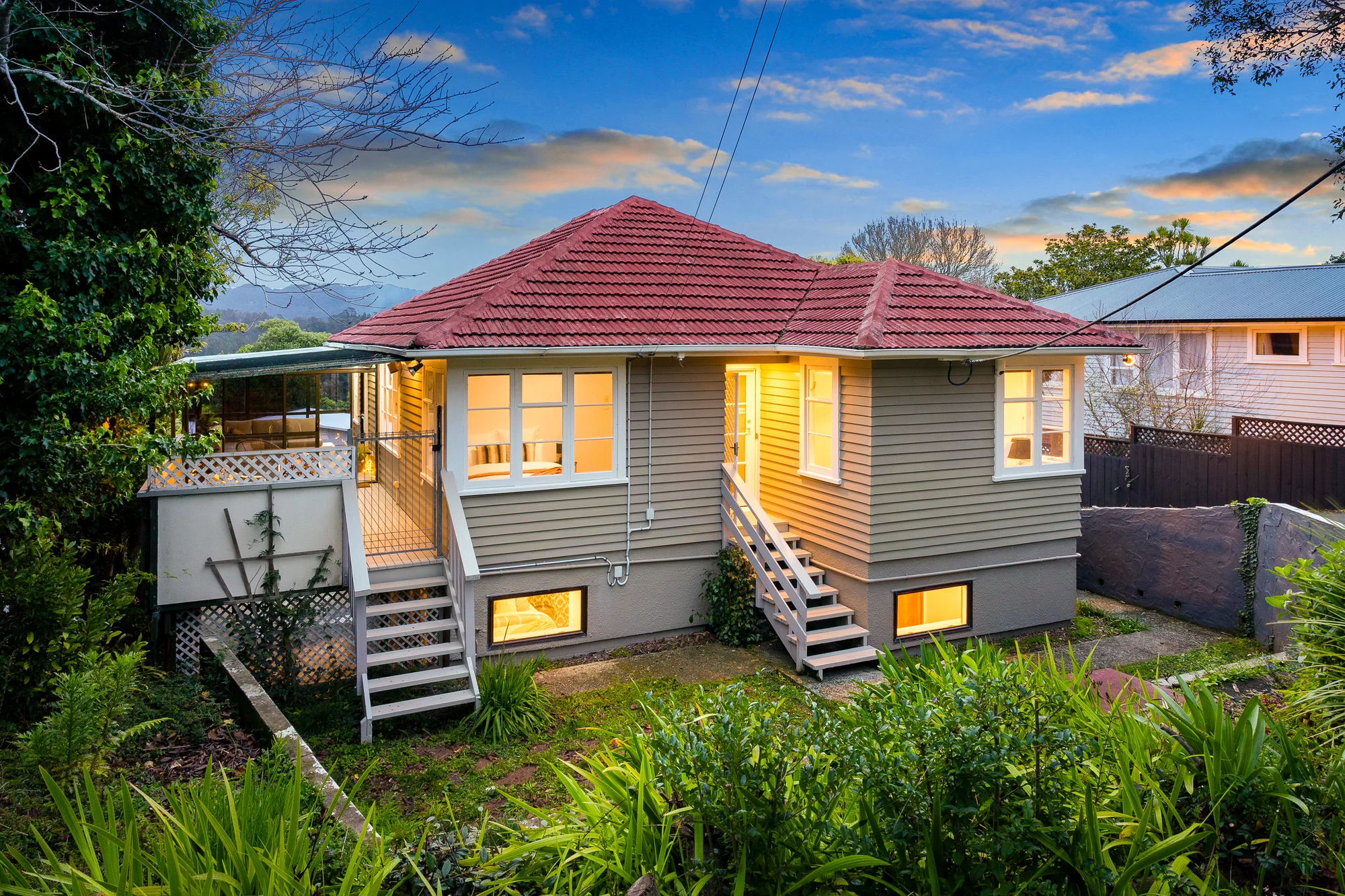 Glen Eden 6房 Home & Income - Two Flats. One Smart Move.