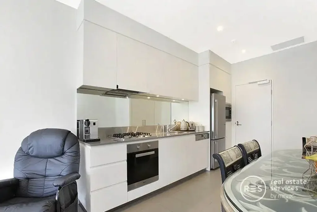 Park facing 1-Bedroom unit in Harold Park!