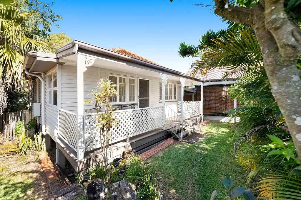 Upper Mount Gravatt 3Moenga Light, Bright & Ideally Located – A Move-In-Ready Opportunity