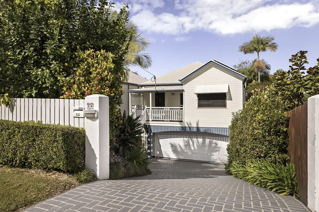 Indooroopilly 5房 昆士兰风格魅力与现代家庭功能性完美结合 Queenslander Charm Meets Modern Family Functionality