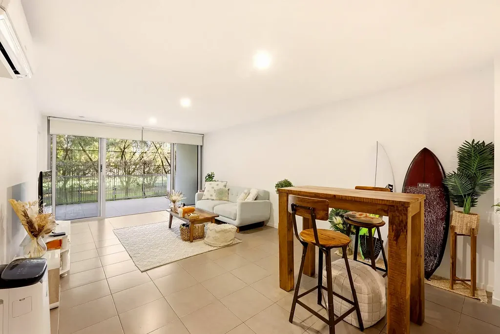 Bundall 2 Slaapkamer Spacious Ground Floor Apartment with Expansive Outdoor Living