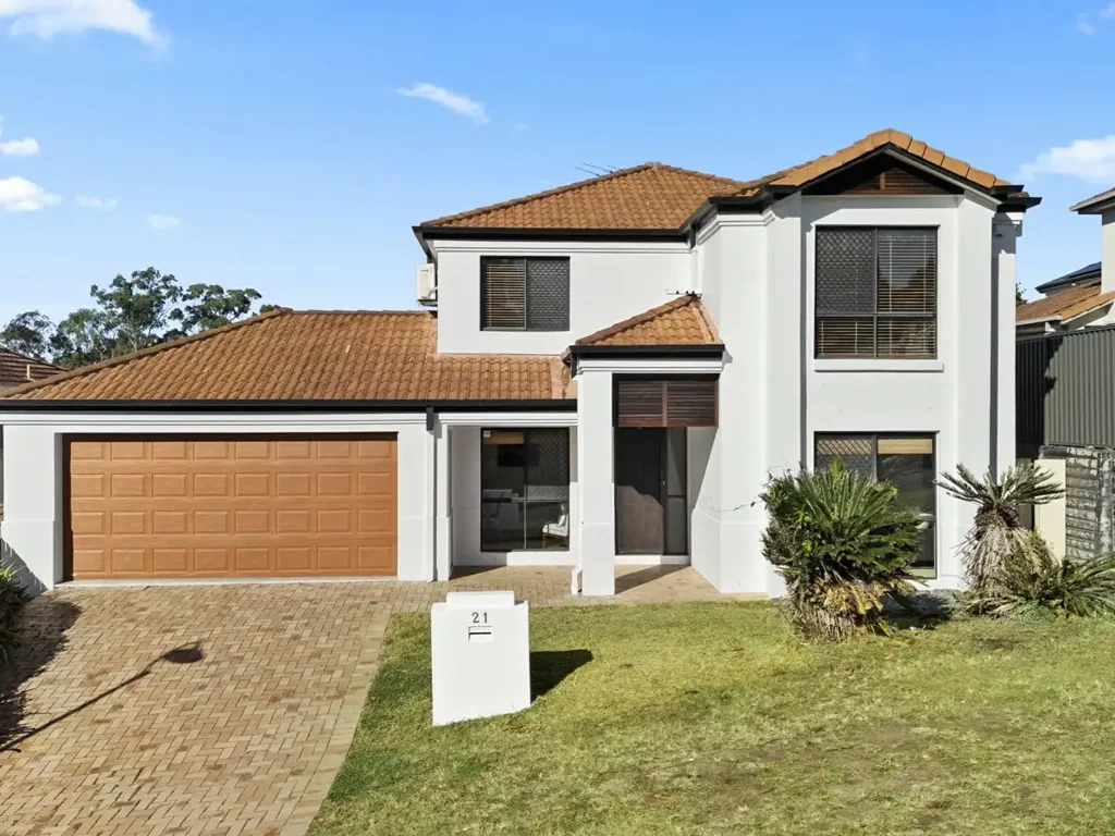Eight Mile Plains 5Kwarto Newly white-washed family haven in prime locale