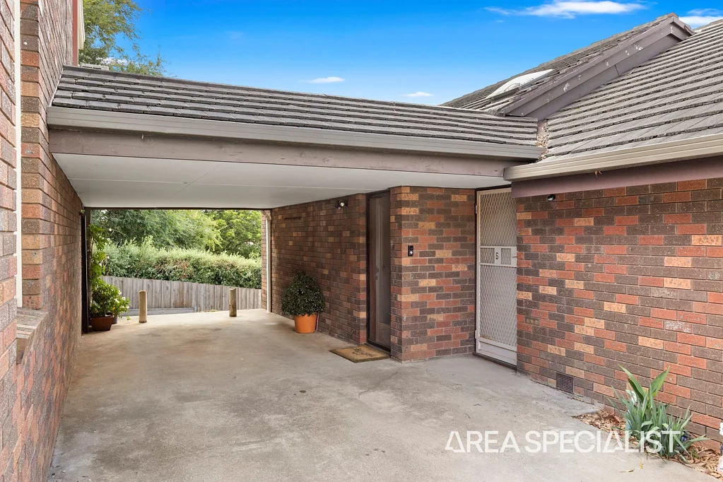 Leongatha 2ห้องนอน The Brief: Unique Renovated Townhouse