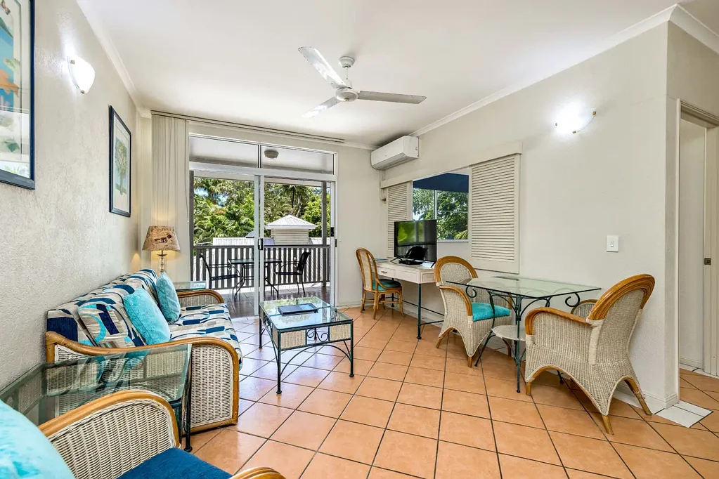 Palm Cove 1房  Perfect location and price tag, just meters from the beach