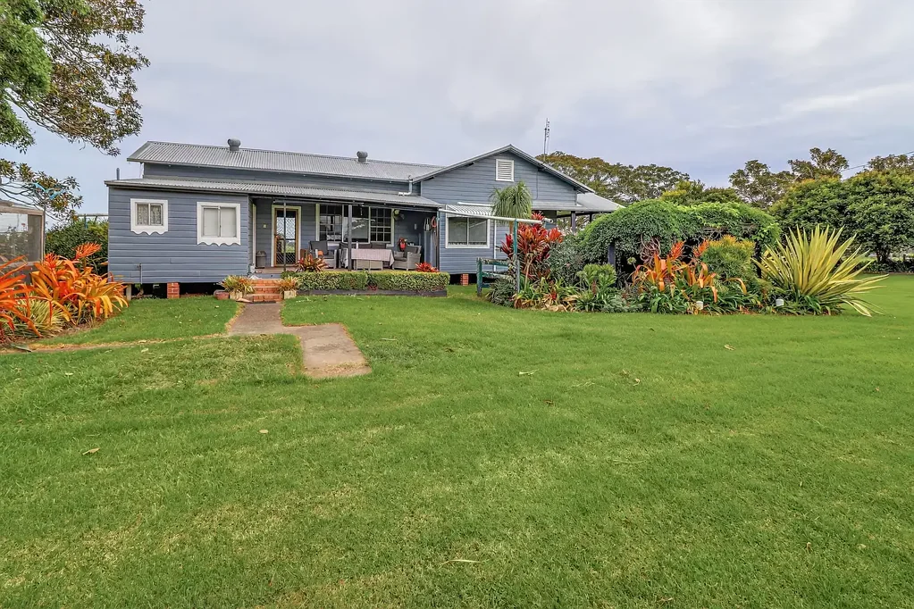Austral Eden  Prime Riverfront Farm