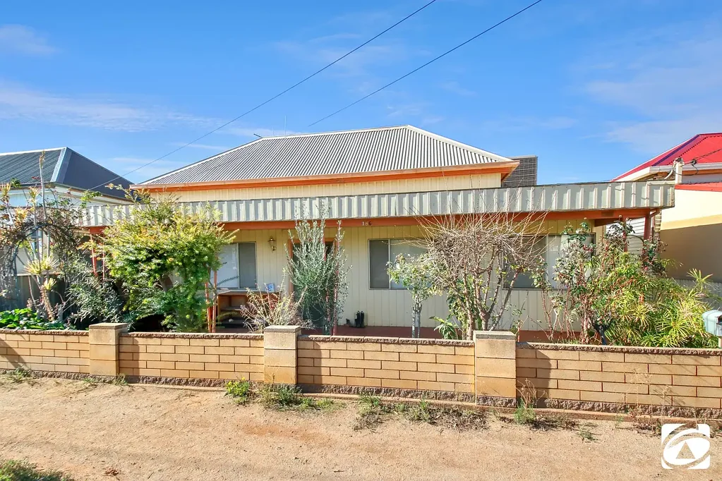 Broken Hill 3 Bedroom CENTRAL COTTAGE