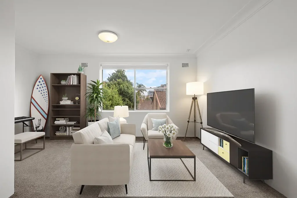Decent size 2 bedroom apartment between Maroubra shops and Beach
