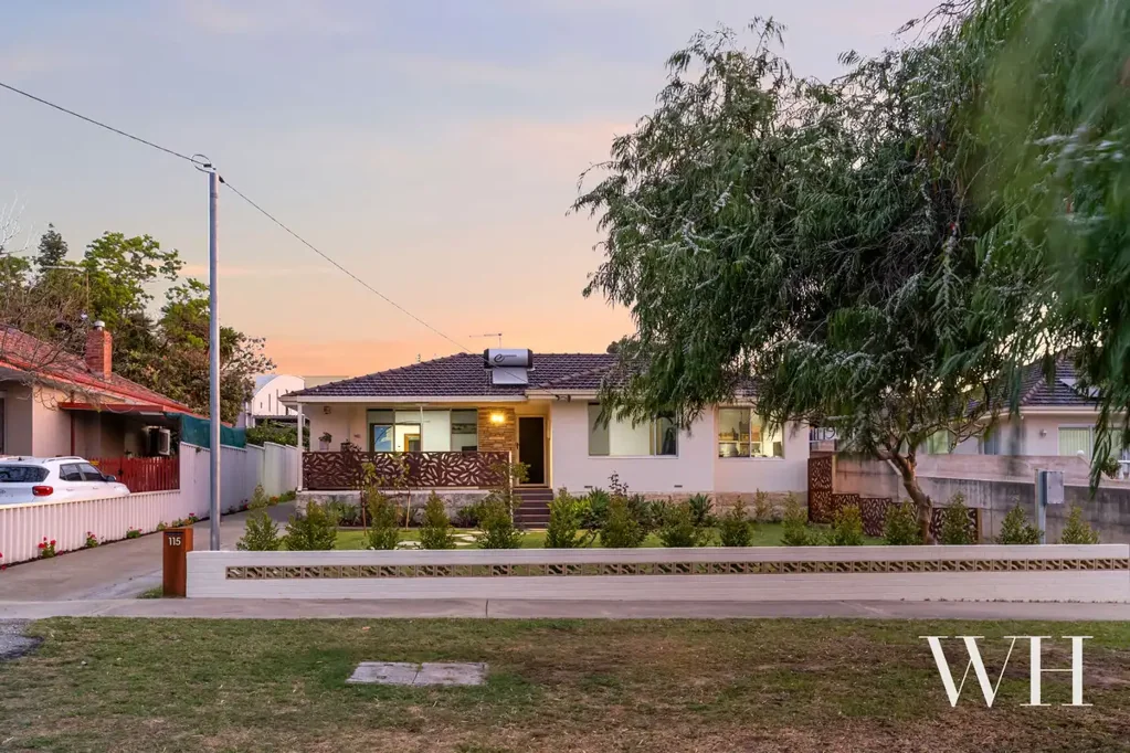 White Gum Valley 3ห้องนอน Renovated Character Home in Superb Valley Location