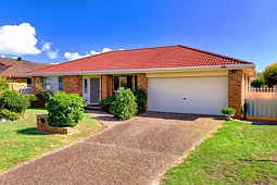 17 Amanda Crescent, Forster
