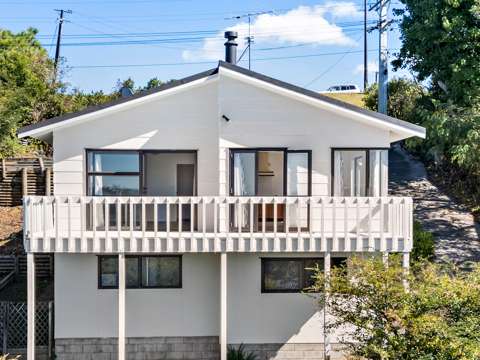 Browns Bay 3 Bedroom SPACIOUS FAMILY HOME, RANGITOTO ZONE
