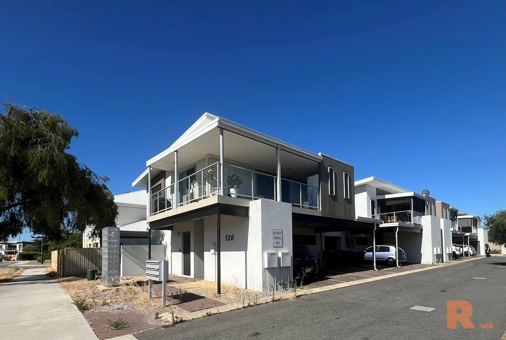 Modern 2-Bedroom Apartment in Shoalwater