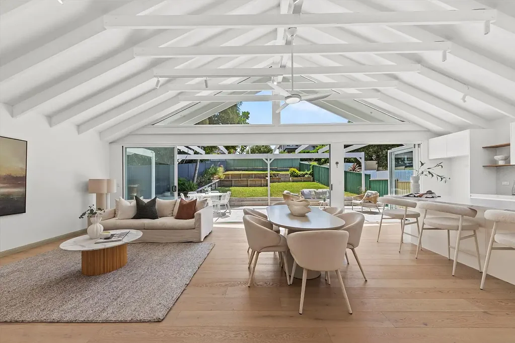 Matraville 4침실 Stunning Hamptons Style Family Home