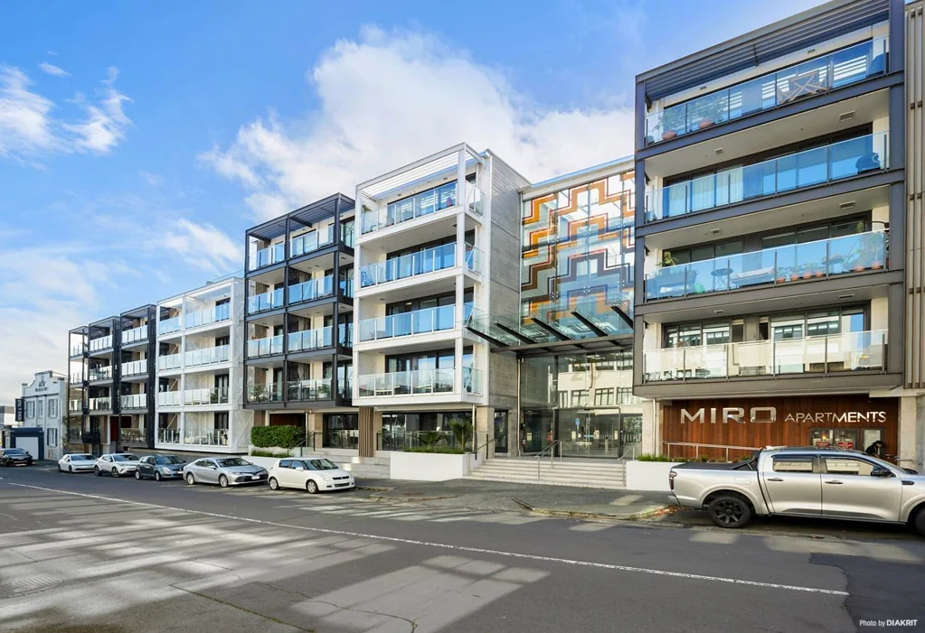 Modern City-Fringe Living in Sought-After Miro...