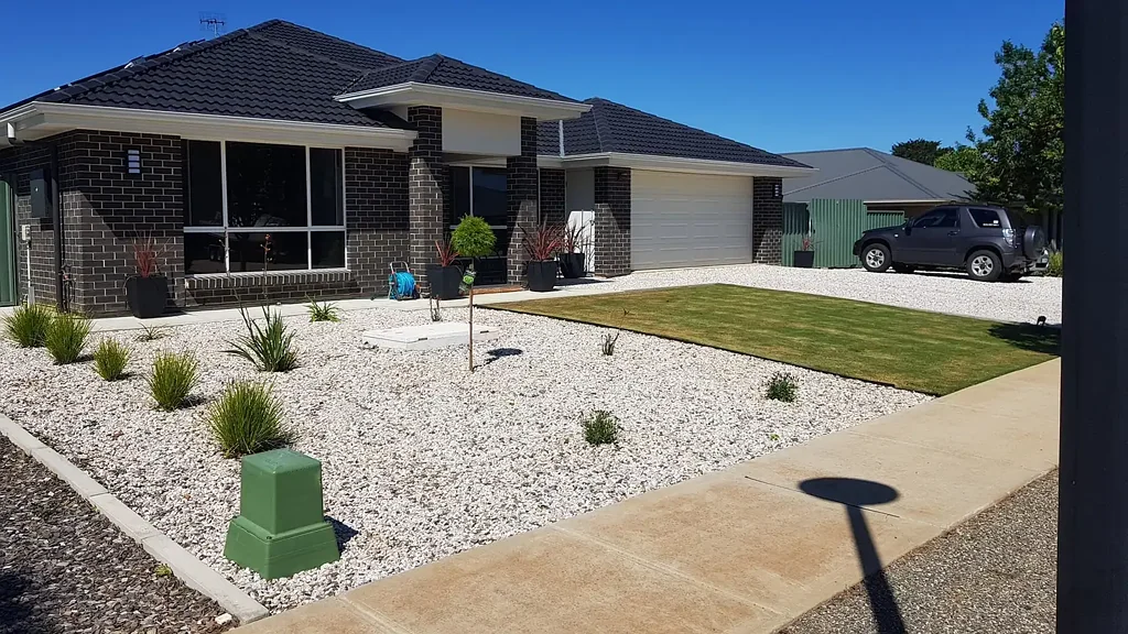 Strathalbyn 5 Slaapkamer This Executive Home is a Chameleon - Your Blank Canvas to Make Your Own!