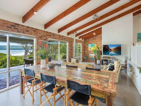 Merimbula 3 Bedroom Direct boardwalk access!