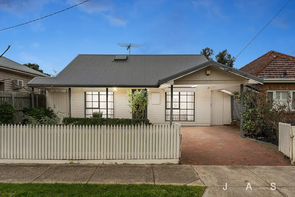 West Footscray 3 Bedroom Lovingly Renovated WeFo Retreat. Modern, Bright Family Comfort