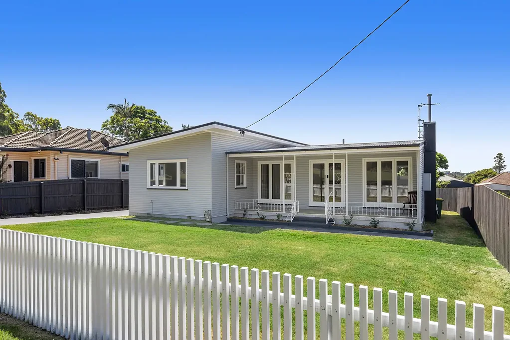 Newtown 4Habitaciones Fully Renovated 4 Bedroom Family Home in the Heart of Newtown