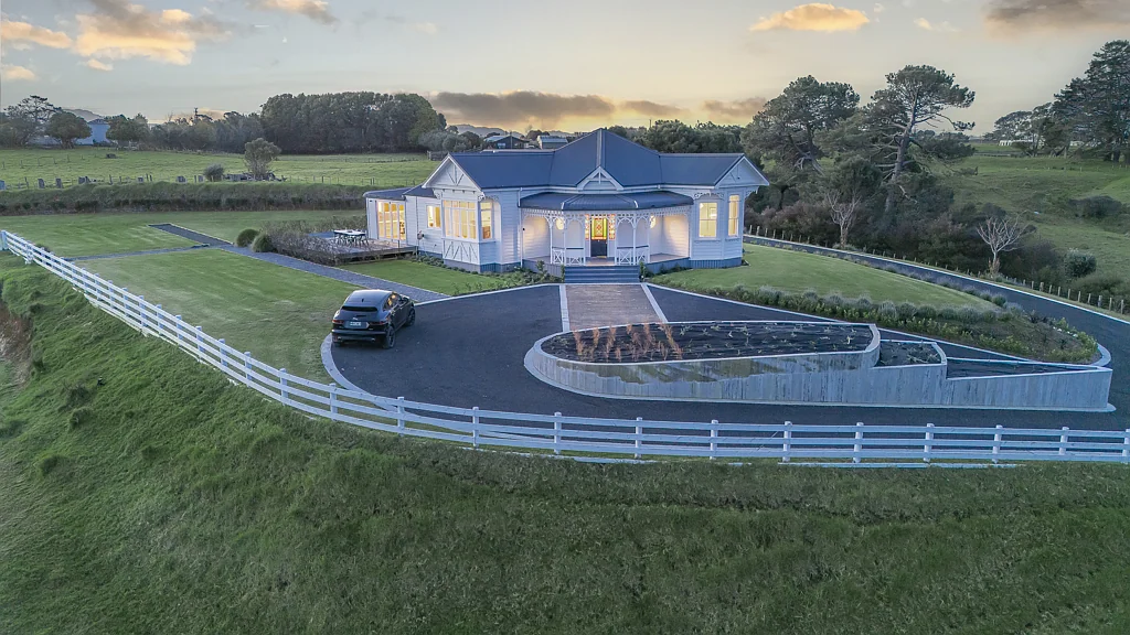 Manukau Heads Where modern luxury meets country soul