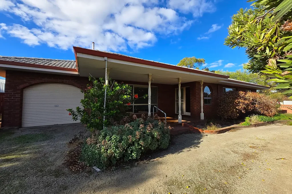 Katanning 4 Bedroom Spacious Family Home in Prime Location