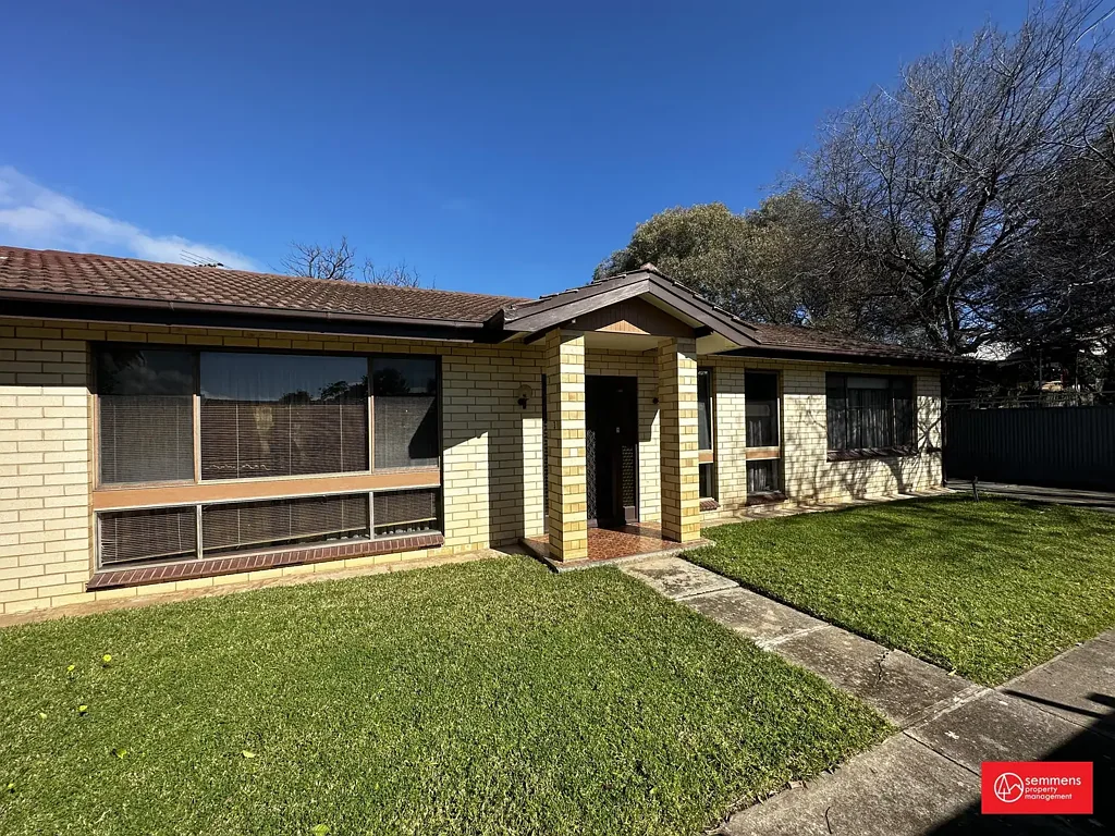 NEAT 2 BEDROOM UNIT - MINUTES TO THE BEACH