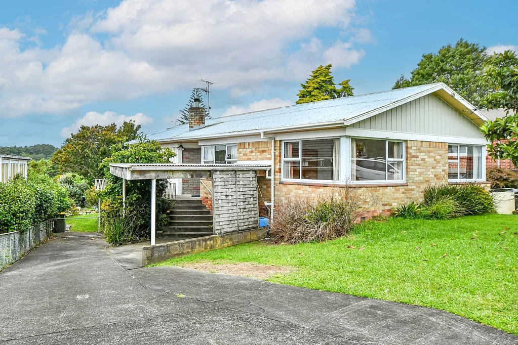 Hillpark 4Moenga The Ultimate Blank Canvas: A Renovator's Dream.