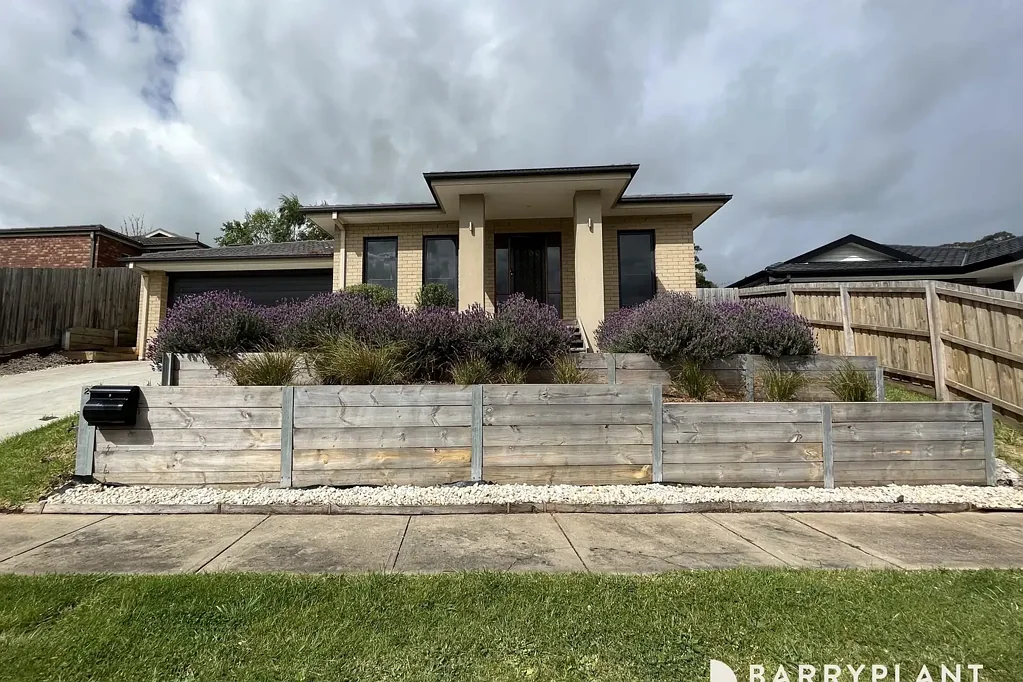 Beautifully Built 4 Bedroom Home!