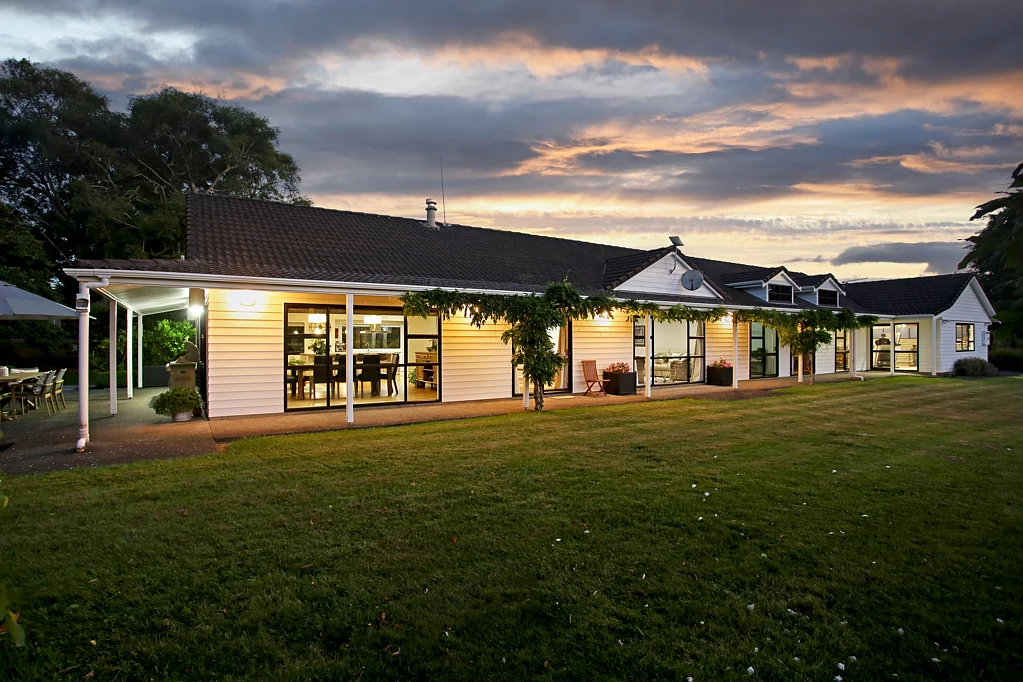 Karaka 多用途物业，兼具乡村宁静与都市便利！高挑车间+牧场，优质学区！ FINAL NOTICE – LAST OPEN HOMES THIS WEEKEND