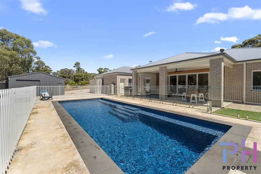 Maiden Gully 5房  HAMPTONS ELEGANCE WITH POOLSIDE LIVING IN SOUGHT AFTER MAIDEN GULLY!